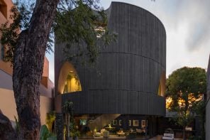 墨西哥的这个圆形混凝土住宅的灵感来自于城堡的双重条件