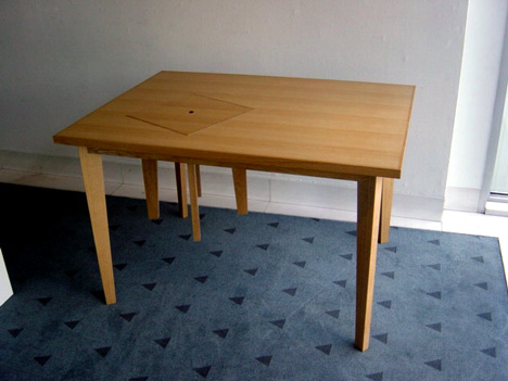 抓住,桌子和椅子由O-D-A工作室建成的