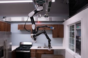 丰田新家庭辅助机器人包括管家谁都会做的菜为您服务！