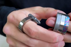 一个可穿戴的多工具EDC形状像一个戒指，所以你可以携带整个工具包在你的手指上