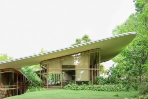 这个建筑设计的特点是一个宏伟的绿色屋顶，跟随您的景观!