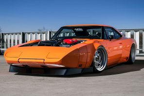 这款道奇充电器Daytona与暴露的V8发动机肯定会赢得Dom Toretto的批准！
