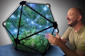 这个DIY的玻璃容器坐落在一个巨大的二十面体无限镜中!