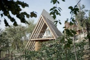 这些a型结构的生态旅馆小屋隐藏在意大利的葡萄园里