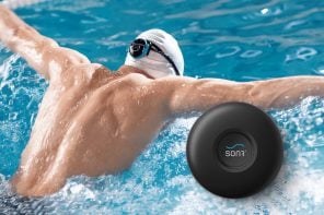 独特的骨传导可穿戴设备允许游泳者在水下听音乐和播客