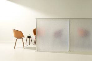Flek纯粹是一个半透明的terrazzo-like面板由100%回收材料制成的
