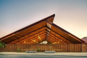 建砖音乐学院墨西哥特写用本地源椰子木制成的罐头屋顶