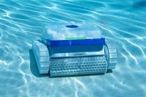 这AI-powered机器人池清洁有助于保持你的夏日无压力